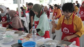 Tambah Pendapatan, Istri Driver Ikut Kelas Memasak ala Gojek