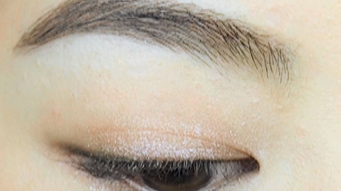 Cepat dan Mudah! Cara Menggunakan Crayon Eyeshadow