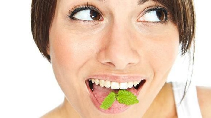 Makanan Penyebab Bau Mulut yang Harus Dihindari