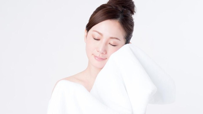 Kulit Wajah Fresh dan Awet Muda dengan Steam Towel Face Cleansing
