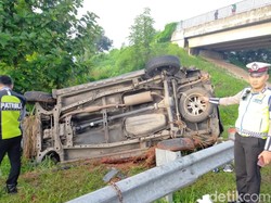 Serempetan, Minibus Terguling di Tol Cipali, Satu Orang Tewas