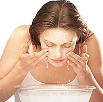 img-title Cara Memakai Serum Wajah untuk Kulit Berjerawat