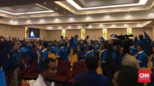 Kericuhan di ruang sidang utama Kongres PAN berbuntut kerusakan fasilitas dan sejumlah kader mengalami luka serius.