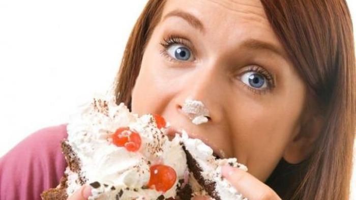 4 Jenis Makanan Yang Harus Dihindari Agar Wajah Tidak Tembem