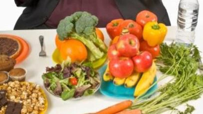 penderita diabetes menikmati makanan sehat di rumah