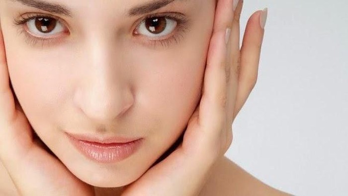 Ramuan Alami Buatan Sendiri untuk Mencerahkan Kulit