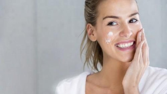 Rekomendasi Night Skincare Terbaik untuk Kulit Cantik di Pagi Hari