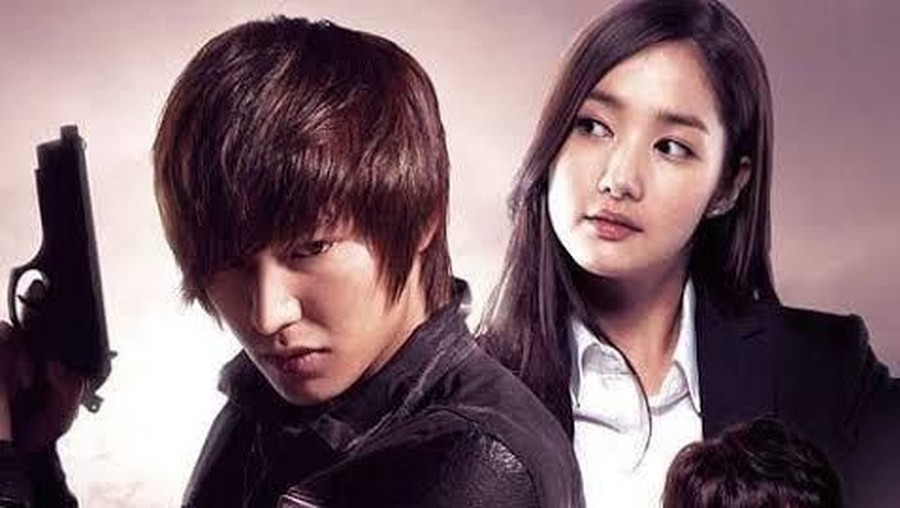 City Hunter Sambil menunggu drama The King: Eternal Monarch tayang, lima drama Korea yang dibintangi Lee Min Ho berikut ini masih layak untuk ditonton ulang.