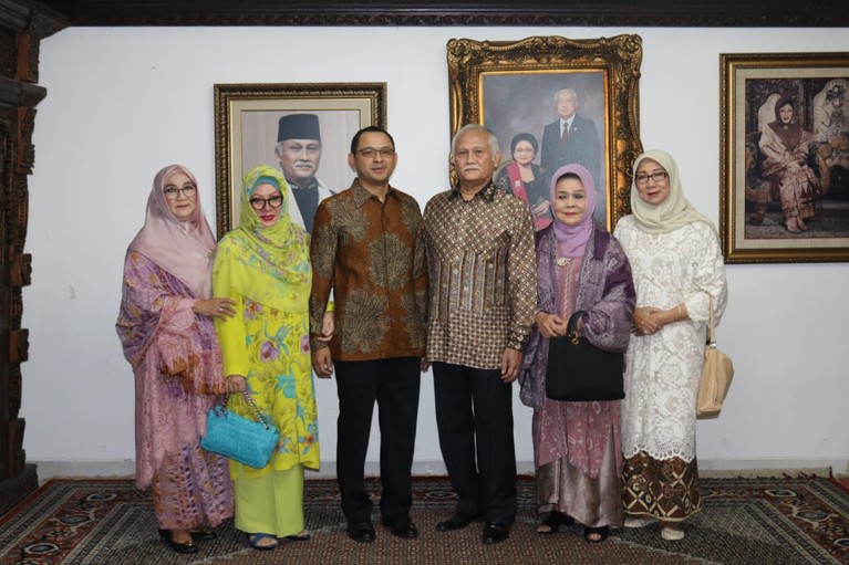 7 Potret Lamaran Cucu Seoharto yang Siap Nikahi Pramugari Cantik Putra Tutut Soeharto, Danny Bimo Hendro Utomo atau lebih dikenal dengan nama Danny Rukmana akan segera melepas status lajangnya pada 15 Februari mendatang.
