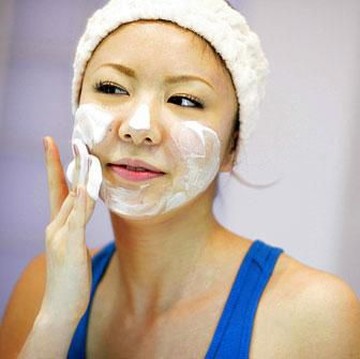 5 Rekomendasi Facial Wash Drugstore Untuk Basmi Minyak Berlebih
