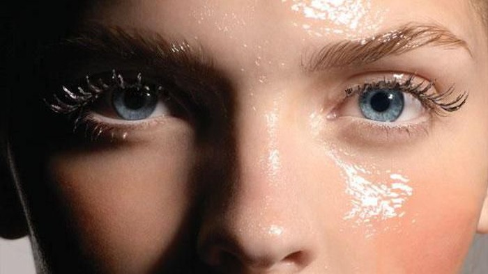 Pemilik Kulit Berminyak Harus Tahu Sebelum Gunakan Face Oil