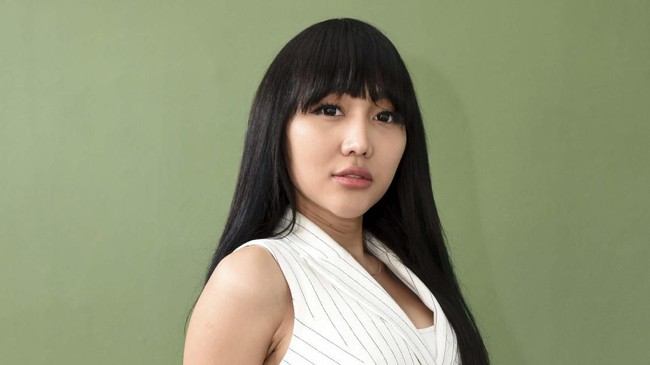 Jaksa menuntut Lucinta Luna dengan hukuman 3 tahun penjara karena telah menyalahgunakan narkoba jenis ekstasi.