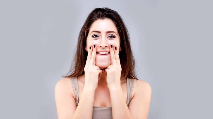 Tiruskan Pipi Chubby dan Double Chin hanya dengan 4 Gerakan Pijatan Mudah