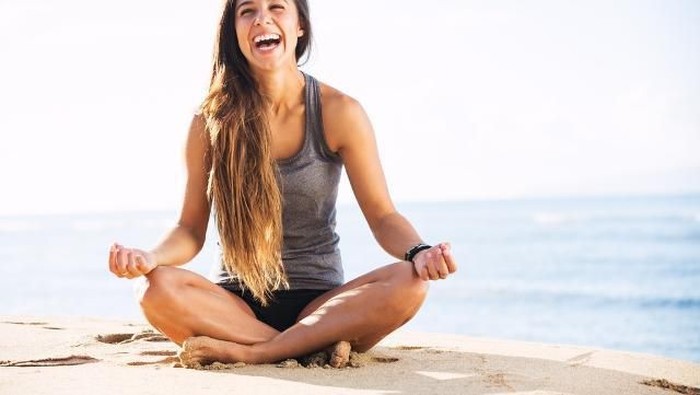 5 Gerakan Yoga Agar Merasa Lebih Bahagia