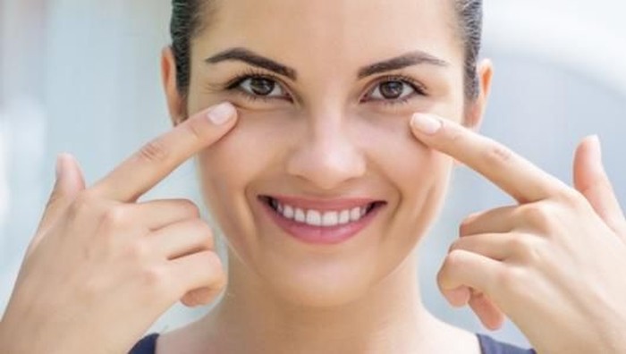 10 Menit Lakukan Gerakan Pijatan Mata Sederhana untuk Menghilangkan Mata Panda