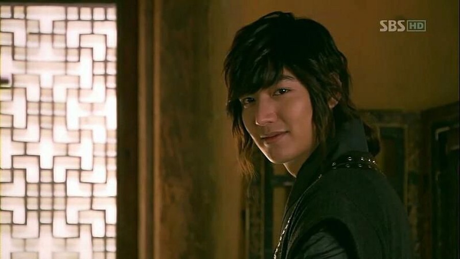 Faith Sambil menunggu drama The King: Eternal Monarch tayang, lima drama Korea yang dibintangi Lee Min Ho berikut ini masih layak untuk ditonton ulang.