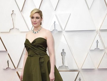 img-title Greta Gerwig Ternyata Dilarang Ibunda Main Boneka Barbie Waktu Masih Kecil