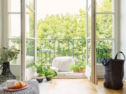 6 Langkah Sulap Balkon Jadi Taman Mini yang Indah