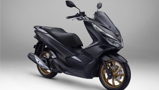 Yamaha Nmax telah masuk tahap penyegaran desain dengan kadar besar, sedangkan PCX 150 baru tahap ringan
