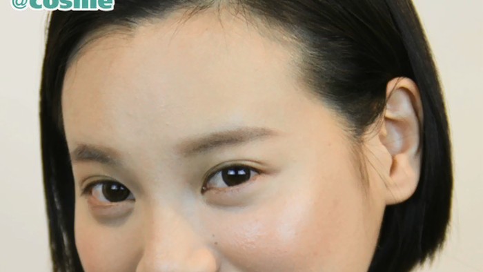 Makeup berdimensi dan bercahaya Strobe Makeup