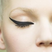 10 Kesalahan dalam Mengaplikasikan Eyeliner