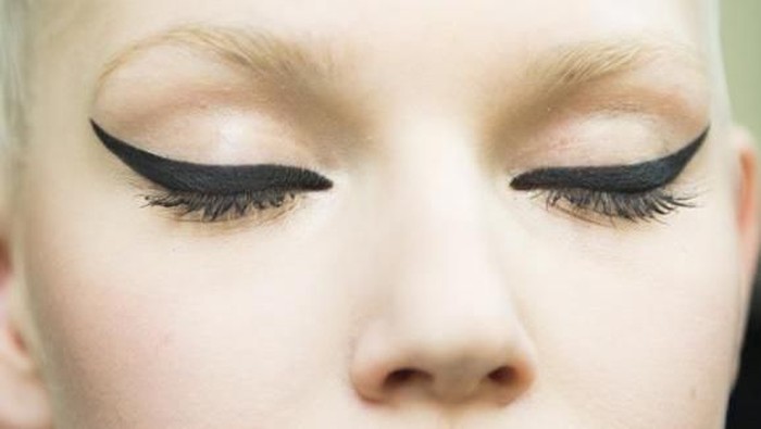 10 Kesalahan dalam Mengaplikasikan Eyeliner