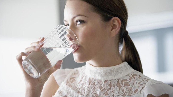 Diet Air Putih Itu Aman dan Efektif Gak Sih Ladies?? Diet Air Putih Itu Aman dan Efektif Gak Sih Ladies??