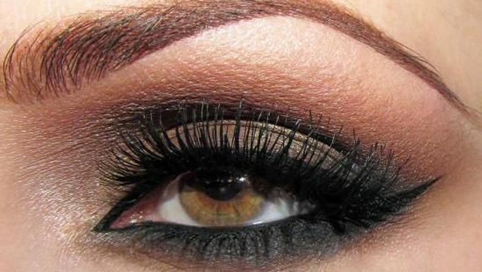 Makeup Smokey Eyes ala Selebriti Hollywood