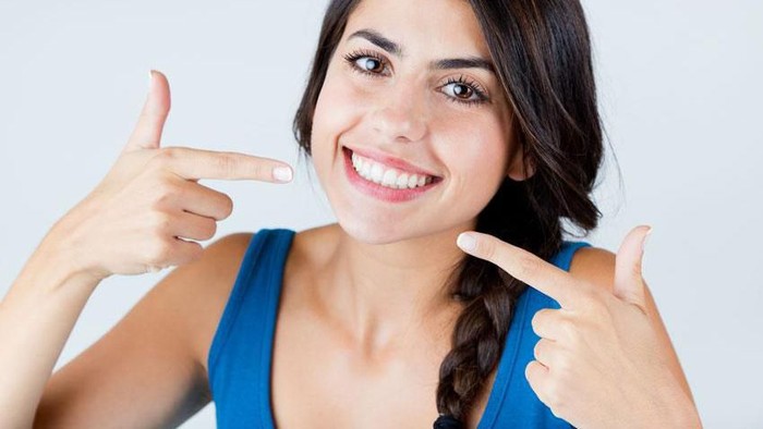 Tanpa Perlu ke Dokter, Kamu Bisa Menghilangkan Plak Gigi Secara Alami di Rumah!