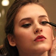 Ladies! Ini Nih Tips Menggunakan Eyeliner Agar Rapi Maksimal!