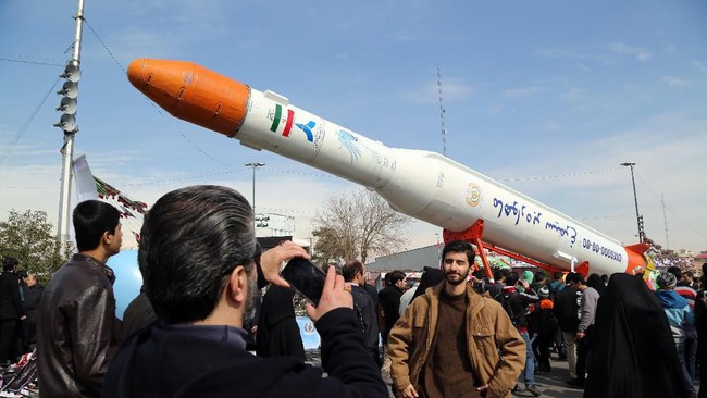 Iran gagal menempatkan satelit Zafar ke orbit setelah roket Simorgh gagal mencapai kecepatan yang diperlukan untuk menaruh satelit ke orbit.