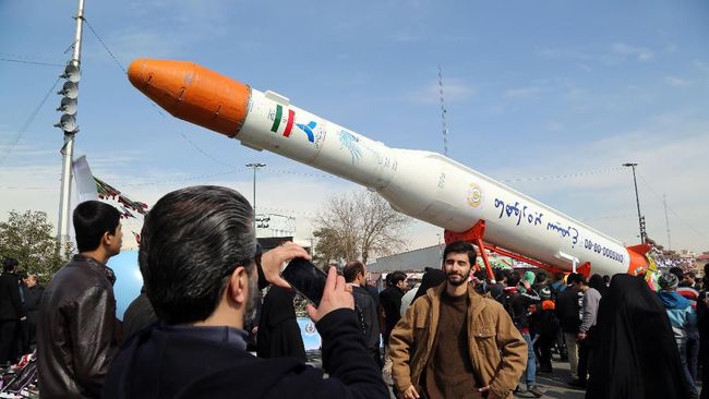 Iran Klaim Embargo Senjata dari PBB Berakhir Embargo senjata Iran dari PBB berakhir, namun AS menyatakan bakal menggagalkan upaya Rusia dan China menjual senjata pada Iran.