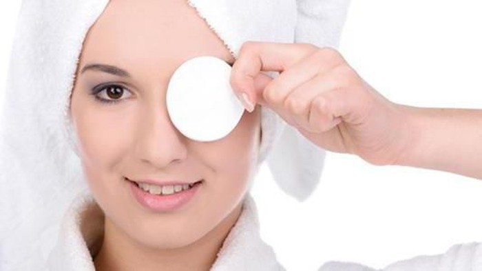Alasan Mengapa Kita Harus Membersihkan Makeup Hingga Tuntas