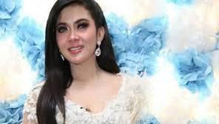 Rahasia Kulit Putih Mulus ala Syahrini