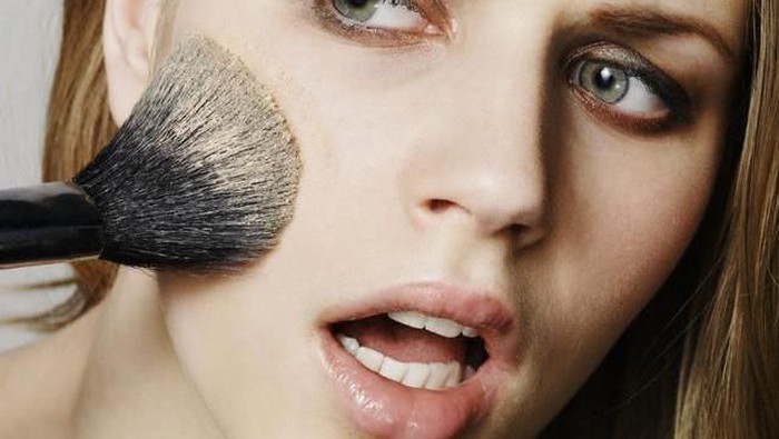 Salah Beli Warna Foundation? Akali dengan Tips Berikut!
