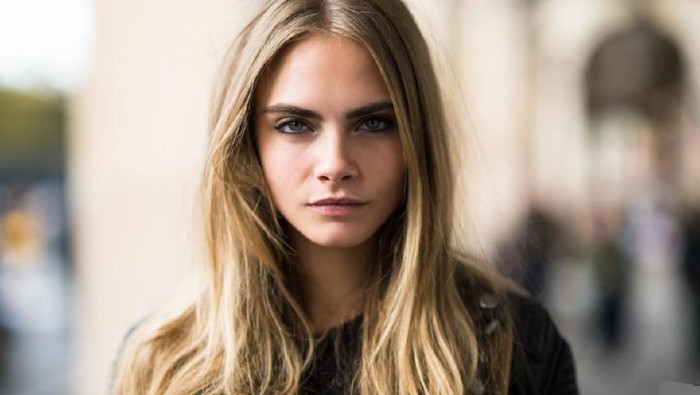 Tiru Gaya Makeup Cara Delevingne