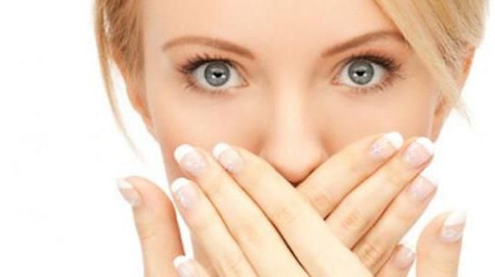 Cara Mengatasi Bau Mulut Dengan 9 Kebiasaan Baik