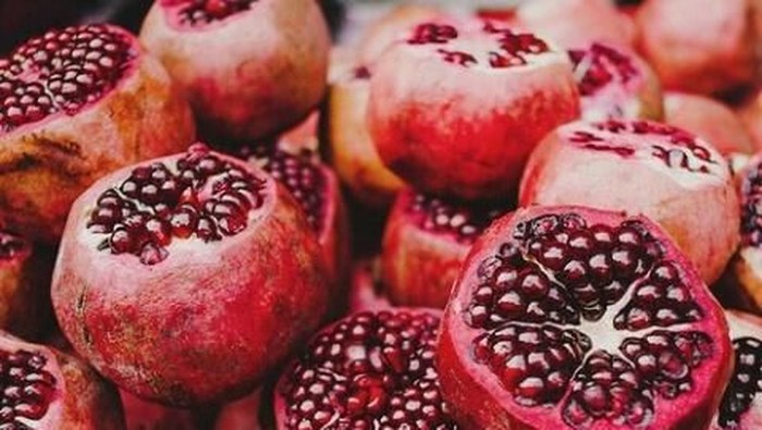 Manfaatkan Khasiat Pomegranate Melalui Produk Kecantikan Berikut