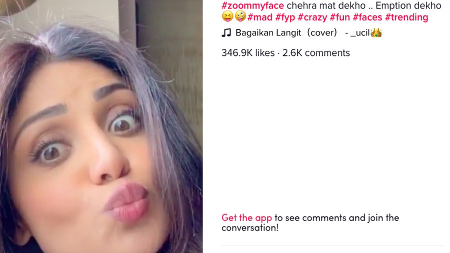 Artis dunia kini juga tengah keranjingan main TikTok. Tak terkecuali aktris Bollywood, Shilpa Shetty.