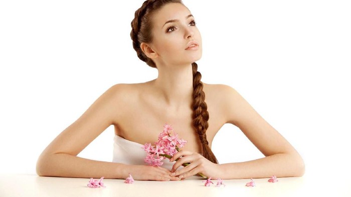 Mau Menghilangkan Bulu Dada pada Wanita? Ini Cara yang Aman & Praktis