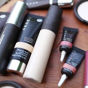 Bagi Pecinta Glowy Look, Berbahagialah Karena Becca Cosmetics Telah Hadir di Indonesia!