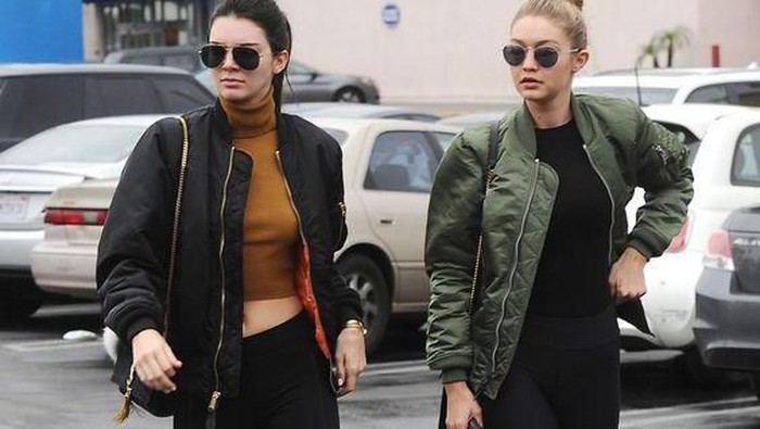 Bomber Jacket Hingga Chokers, Intip Item Fashion Populer 2016 yang Bakalan Versatile