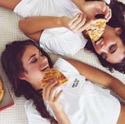 Suka Makan Junk Food? Ini Tips Sehat untuk Menyiasatinya Agar Tetap Sehat dan Tidak Gemuk!
