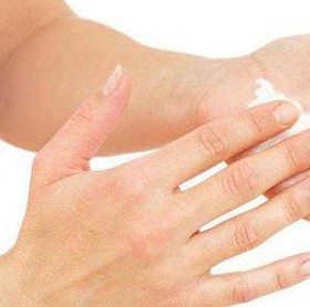 Tips Agar Terhindar dari Lotion Pemutih Badan yang Berbahaya