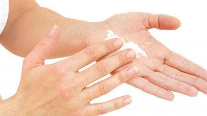 Tips Agar Terhindar dari Lotion Pemutih Badan yang Berbahaya