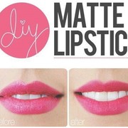 Beauty Hack! Buat Lipstick Jenis Apapun Menjadi Matte dengan Trik Ini!