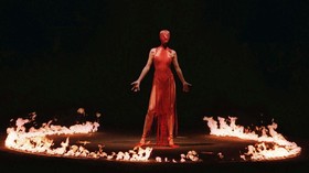 Alexander McQueen: Satu Dekade Wafat dan Legacy Fashion Dunia