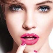 Cara Membuat Bibir Glossy Awet & Menarik