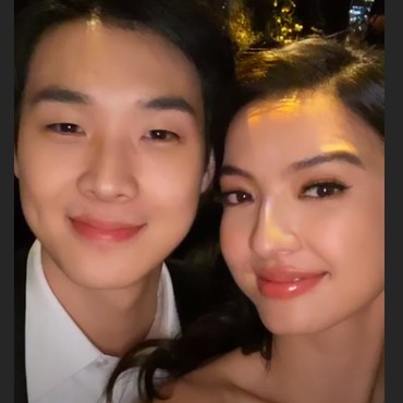 Pesta Bareng Bintang 'Parasite', Raline Shah Pinjam Piala Oscar