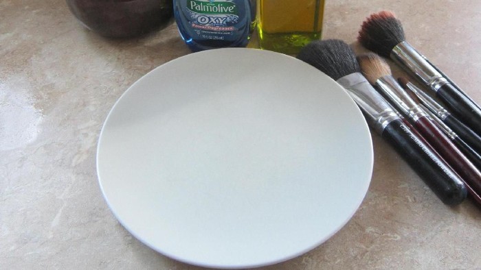 Langkah Mudah Bersihkan Kuas Make Up Dengan Benar